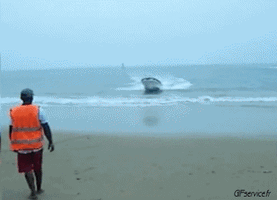 42680-accident-crash-running-aground-boats-transport-humor-fun.gif
